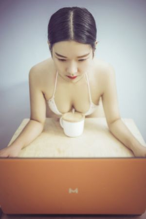 男人用嘴舔女人下身免费视频_神马电影免费观看